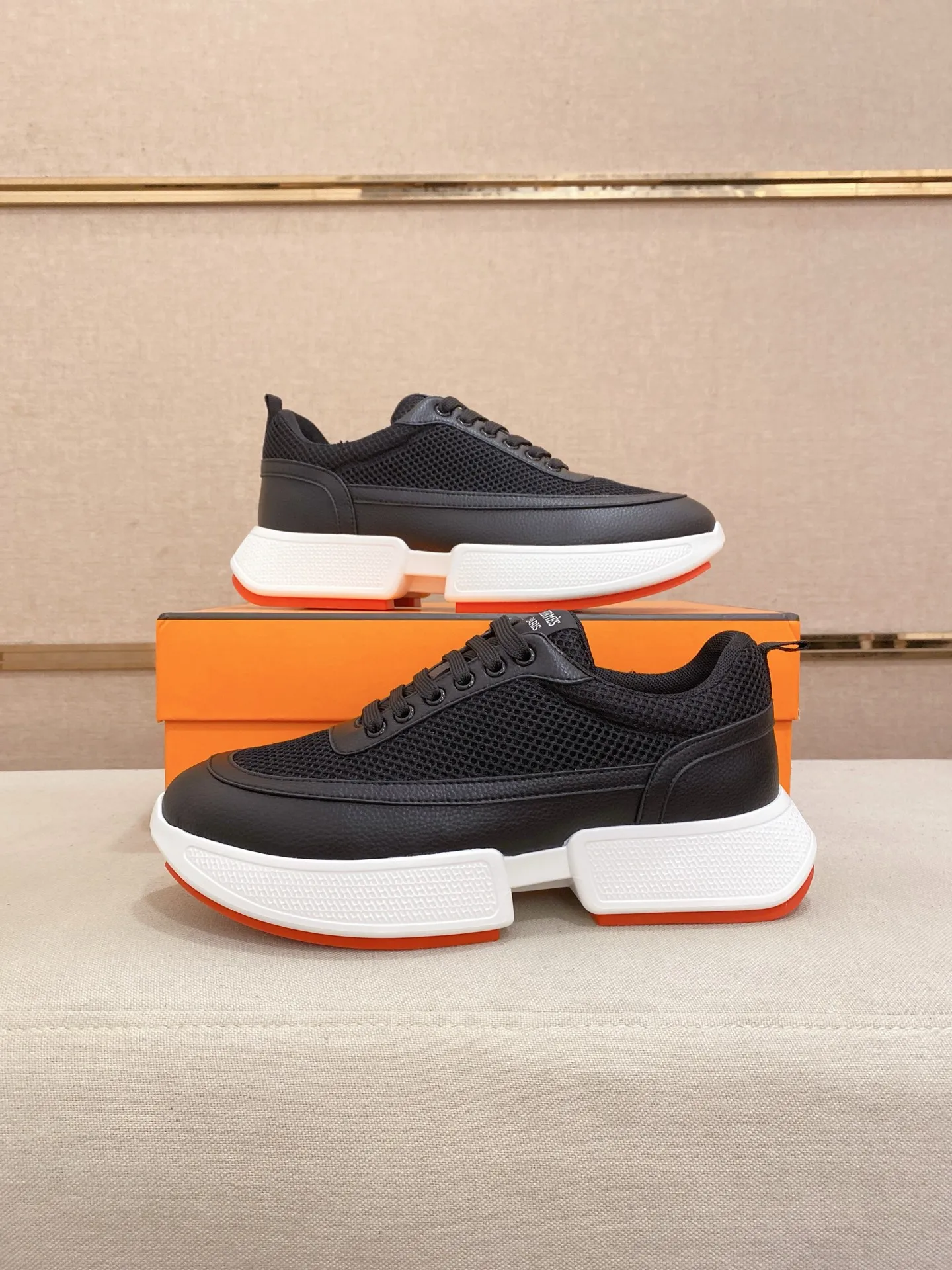 Men's clothing and shoes💰: 462💰《HERMES》【Classic Original Version】Hermès; Top 🔝 Purchasing Agency 🔍🔍Men's latest 🇺🇸 counters are on sale simultaneously, imported from Italy original ▲▲cowhide ▲▲ (high-end, extravagant and classy) ) Exquisite workmanship (Italian 🇮🇹 imported water-dyed 🐂 cowhide lining) sole: original sole provided by the original factory, ⚠️exclusive double-layer activity·TPR·rubber·combined molded outsole; super comfortable·wear-resistant·non-slip·environmental protection The real thing is more beautiful if you take the real thing (high quality, follow the order). You can enter and exit the counter at will * Number of yards: 38-44 (45 can be customized and cannot be returned or exchanged)